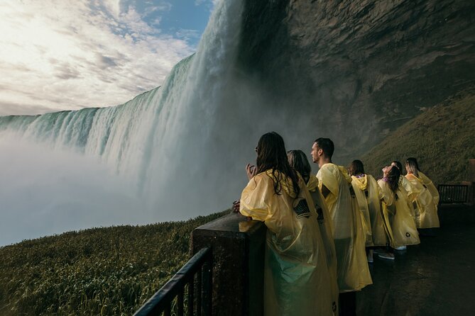 Niagara Falls Day Tour from Toronto (9 Hours) - One hour in Niagara-on-the-Lake