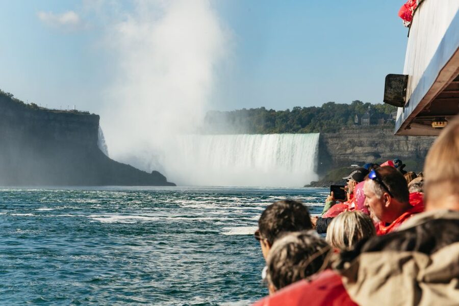 Niagara Falls: Early Access Boat & Journey Behind the Falls - The guides are a major part of the value