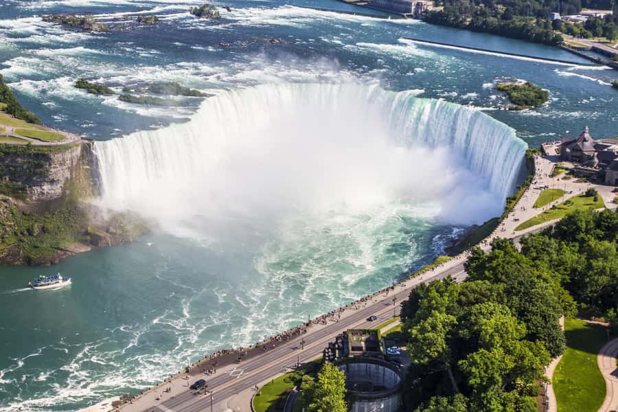 Niagara Falls: Maid of the Mist & Cave of the Winds Tour - Getting soaked at the Cave of the Winds