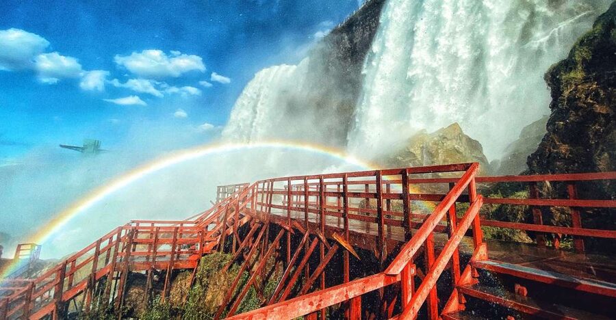 Niagara Falls: Maid of the Mist & Cave of the Winds Tour - The guide makes the difference