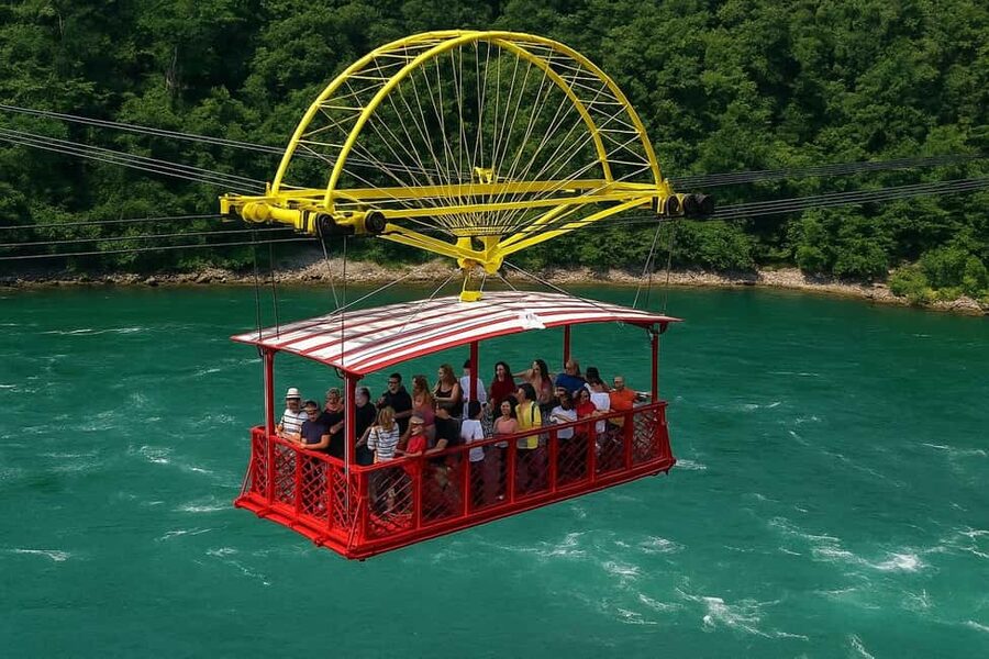 Niagara Falls, ON: Guided Tour with Boat, Skylon & Journey - A compact way to see Niagara Falls