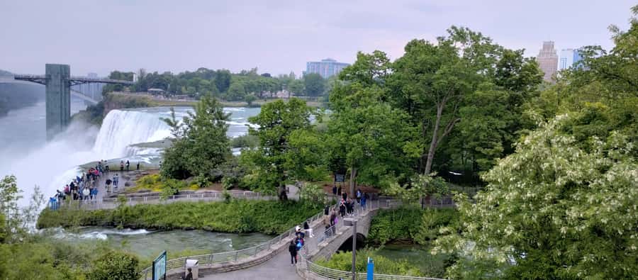 Niagara Falls: Private Guided Tour with Trolley Ride - American Falls and Bridal Veil Falls