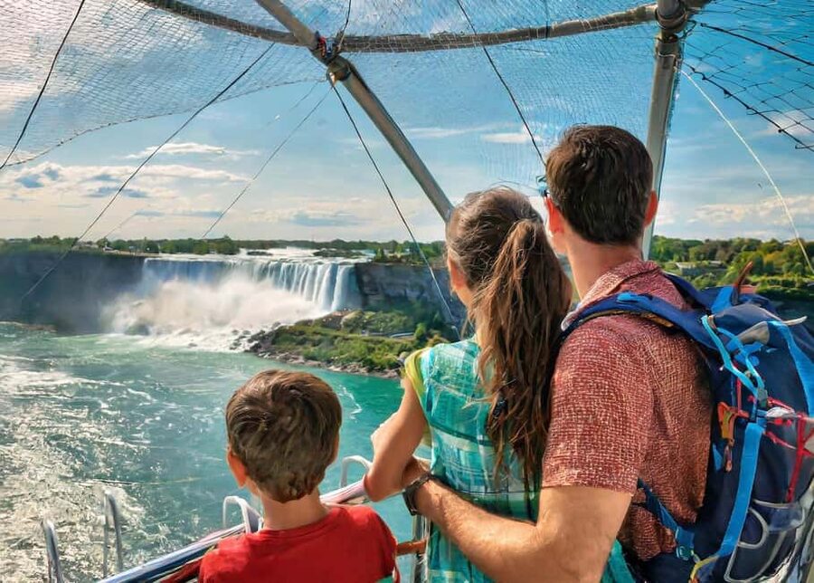 Niagara Falls: Scenic Balloon Ride plus Souvenir Photo - Lift-off: a gentle start above Niagara Falls