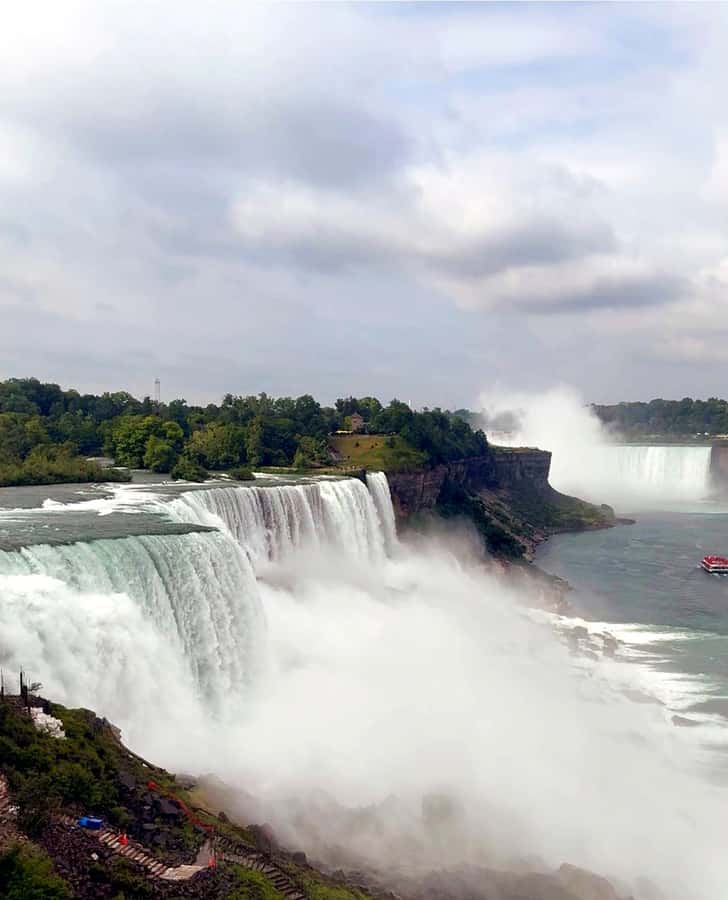 Niagara Falls Tour from New York City - Horseshoe Falls, the dramatic final viewpoint