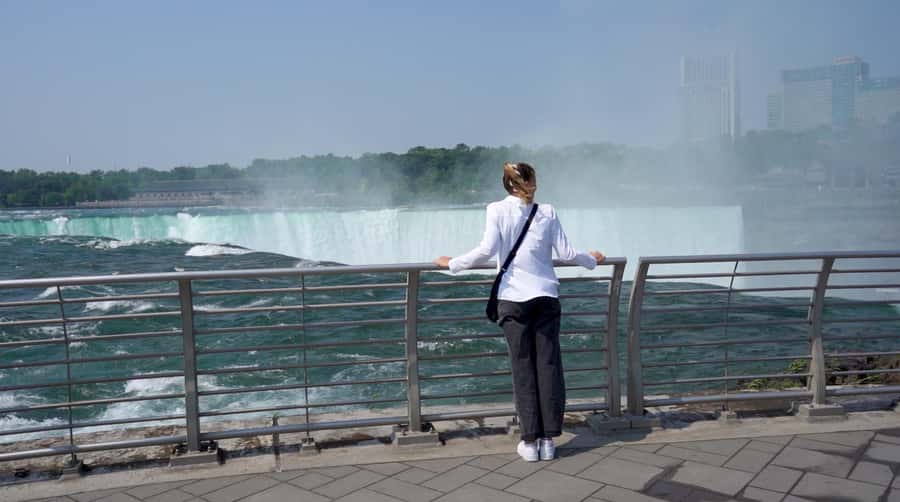 Niagara Falls USA: Cave of the Winds & Maid of the Mist Ride - The guide makes the difference