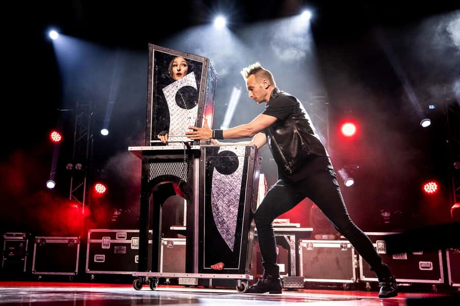 Niagara Falls, USA: Magic Theatre - Illusionist Leon Etienne - Five things to know before you go