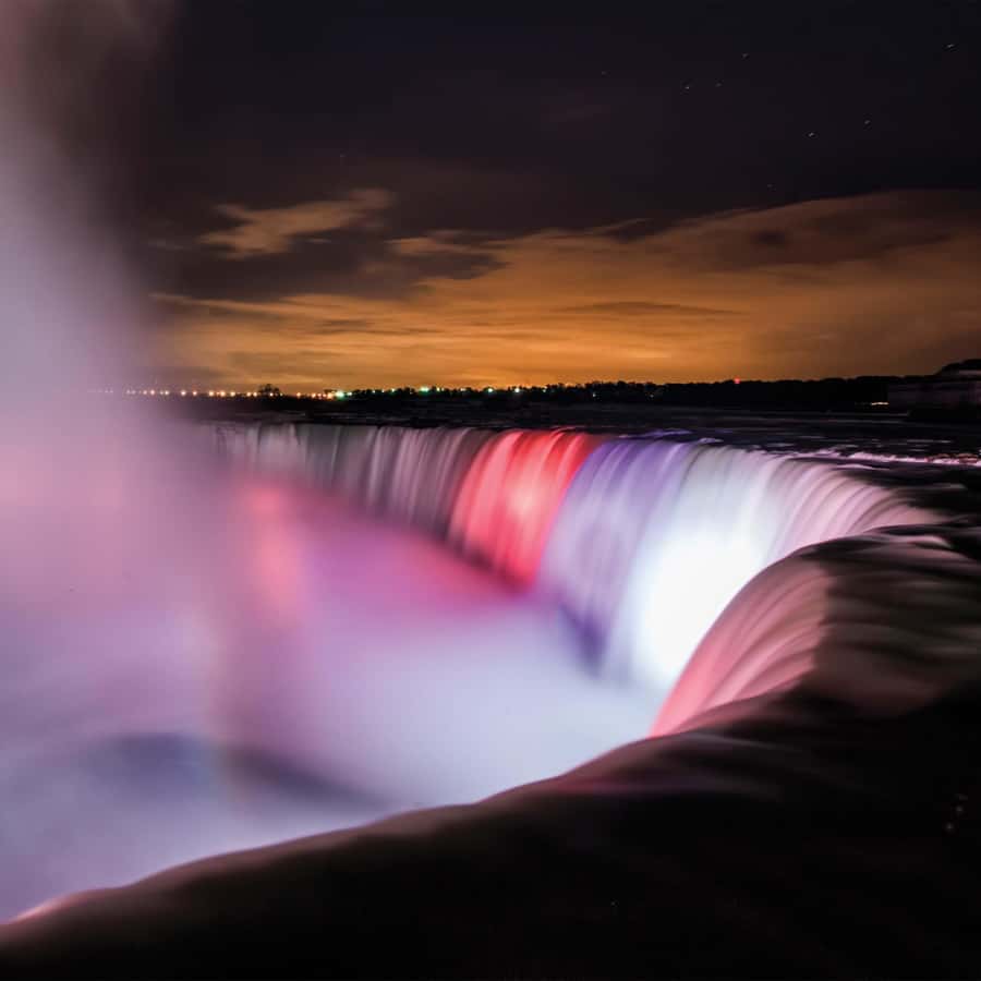 Niagara Falls, USA: Nightlight Experience with Fireworks - Meeting at Hard Rock Cafe and entering the park