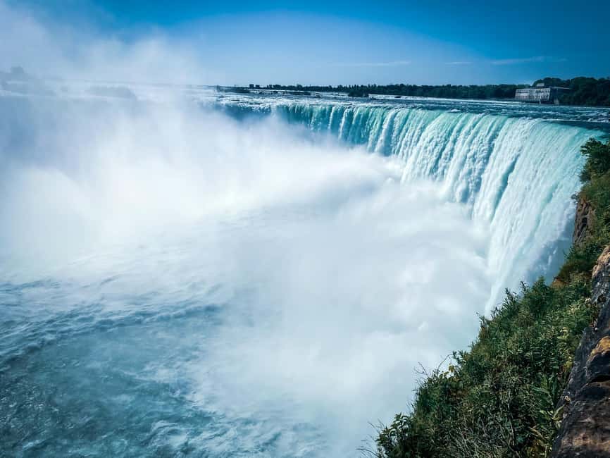 Niagara Falls: VIP Maid of the Mist & Cave of the Winds Tour - Getting close at Cave of the Winds