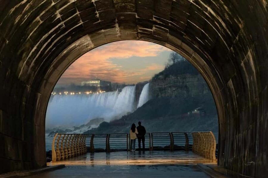 Niagara Parks: Power Pass + Falls Incline Railway - The river-edge platform beneath Horseshoe Falls