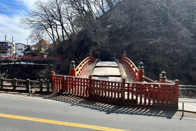 Nikko, Kegon Waterfall & Chuzenji Lake from Tokyo - The red Shinkyo Bridge, beautiful but brief