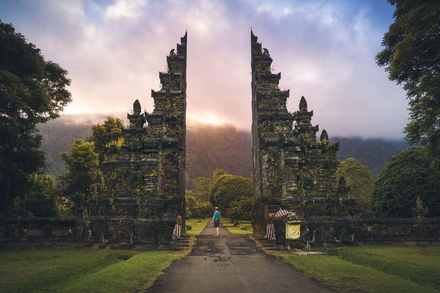 North Bali: Banyumala Waterfall and Ulun Danu Beratan Temple - Guides, driving, and the small-group format