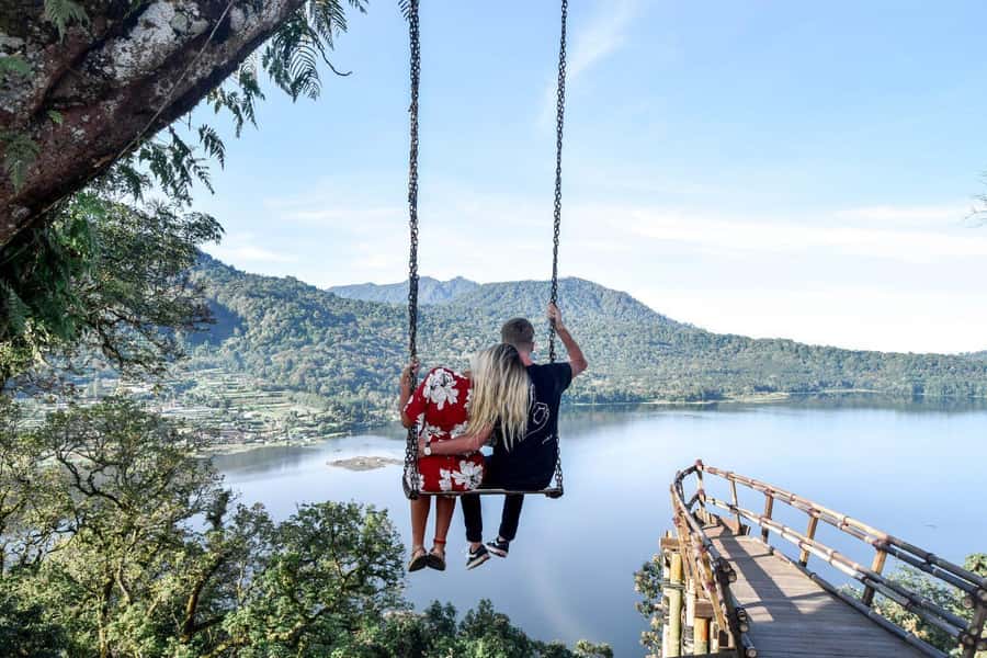 North Bali: Banyumala Waterfall and Ulun Danu Beratan Temple - Ulun Danu Beratan beside Lake Bratan