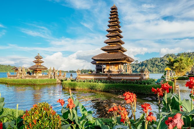 North Bali: Sekumpul Waterfalls and Ulun Danu Temple Tour - Lake Beratan and the cool mountain stop