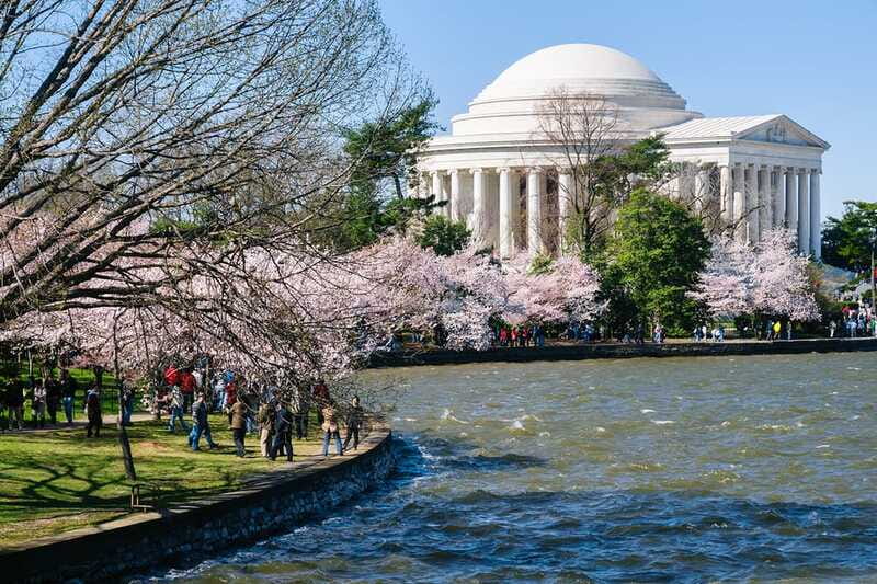 NYC: Niagara Falls, Toronto, Philadelphia & DC 5-Day Tour - Is $965 good value for five days?