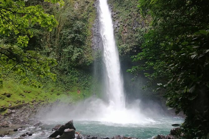 Poas Volcano + Coffee tour + Waterfall tour day from San Jose - What this San José day trip is really offering