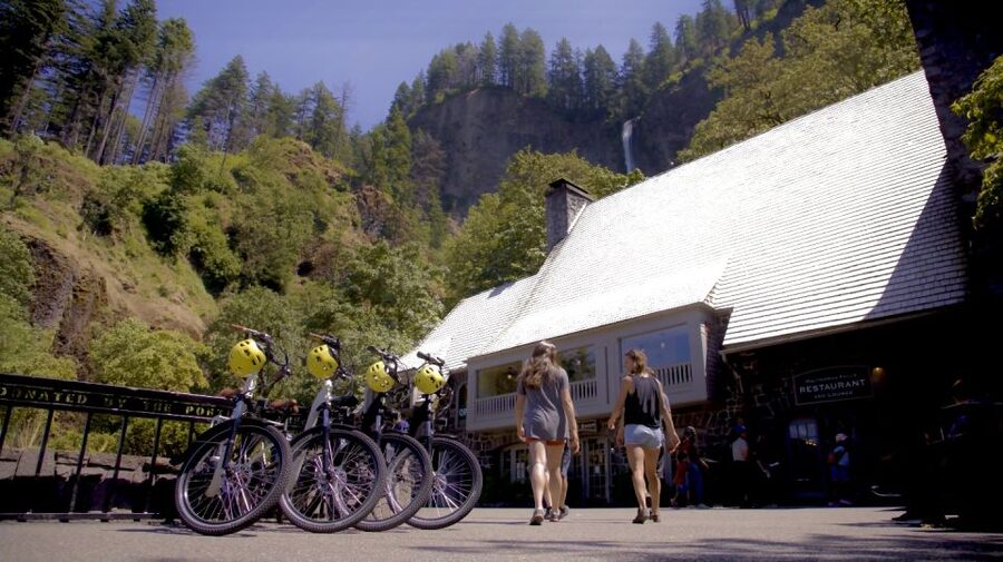 Portland: E-Bike Tour at Multnomah Falls - Crown Point Vista House changes the view