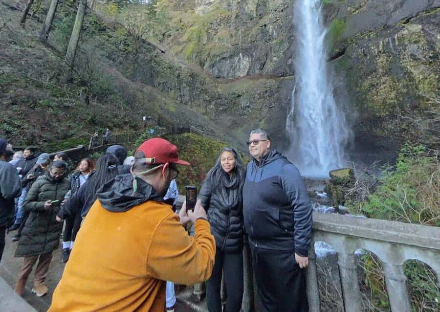Portland: Multnomah Falls Sunset Guided Tour of 5 Waterfalls - Why an evening departure works so well