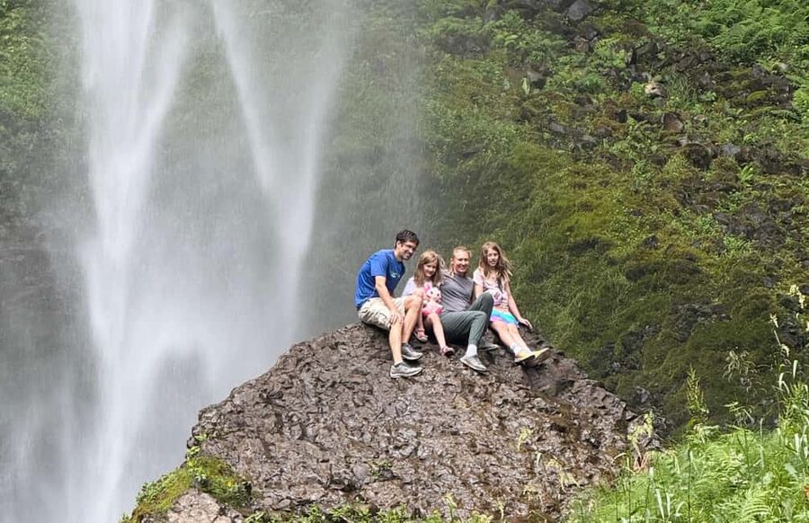 Portland: Multnomah Falls Sunset Guided Tour of 5 Waterfalls - Multnomah Falls, the famous stop