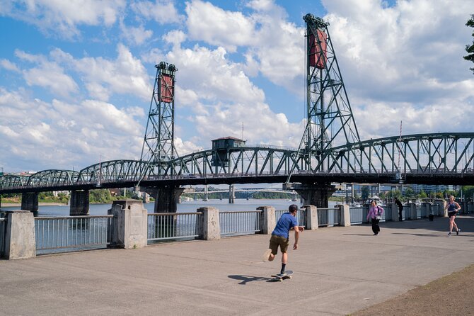 Portland Sightseeing Tour Including Columbia Gorge Waterfalls - Guides, group size, and the human side of the tour