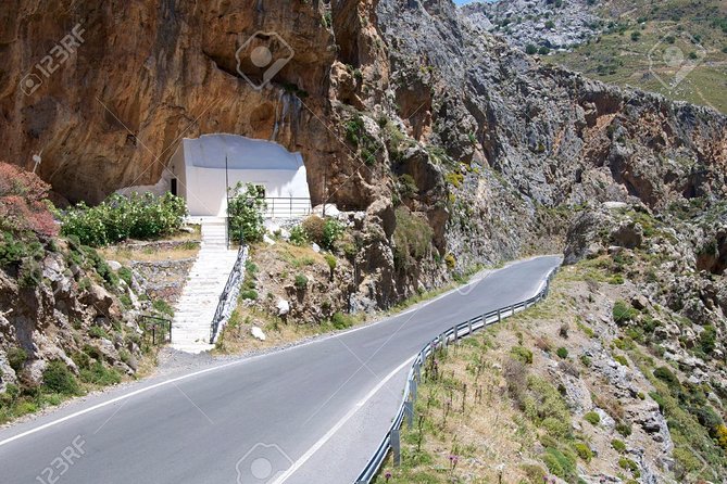 Preveli Beach and Damnoni Kourtaliotikowaterfalls from Rethymno - What the guide adds to the day