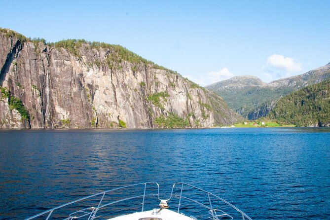 Private Fjord and waterfalls cruise to Modal- Mostraumen - Mo offers the quietest stop