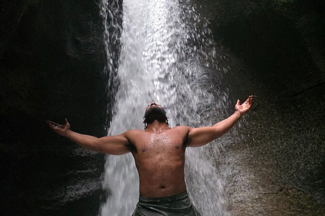 Private Fresh Water Lake, Waterfalls And Hot Springs Excursion - Morne Bruce closes the loop above Roseau