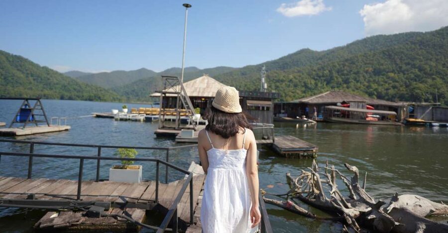 Private Sticky Waterfall & Floating Srilanna National Park - Key points at a glance