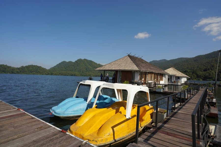 Private Sticky Waterfall & Floating Srilanna National Park - Lunch at the floating restaurant