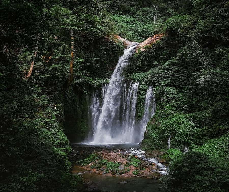"Private Tour: Sendang Gile, Tiu Kelep Waterfall & Sembalun" - Villa Hantu and the Unfinished Cliffside Stop