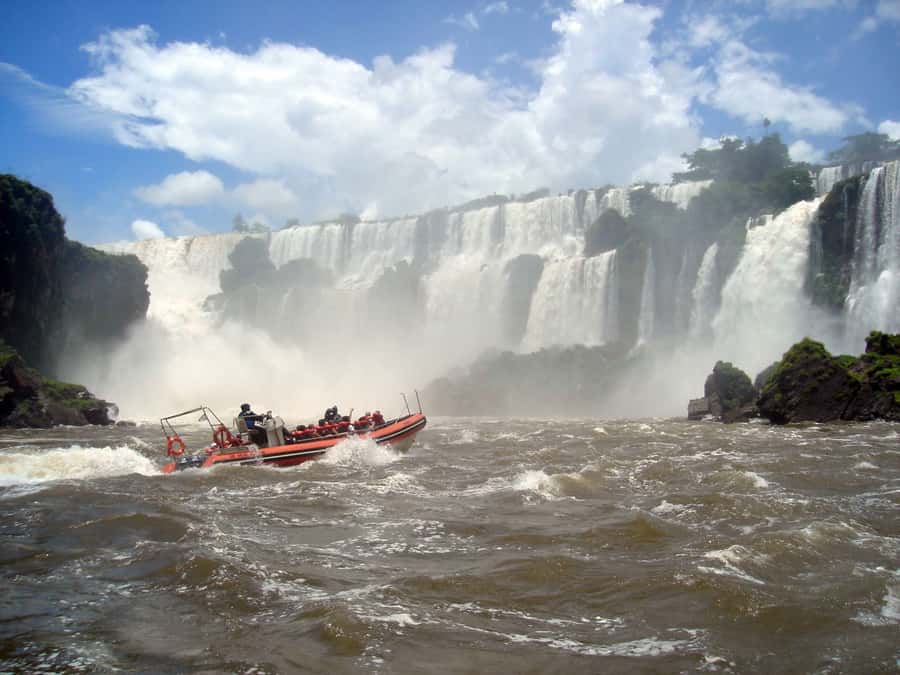 Puerto Iguazu: Argentine Falls & Great Adventure Boat - The day at a glance