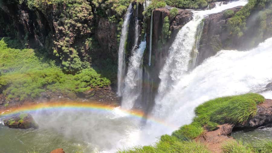 Puerto Iguazu: Argentine Falls & Great Adventure Boat - Lunch and the gap between sightseeing and adventure
