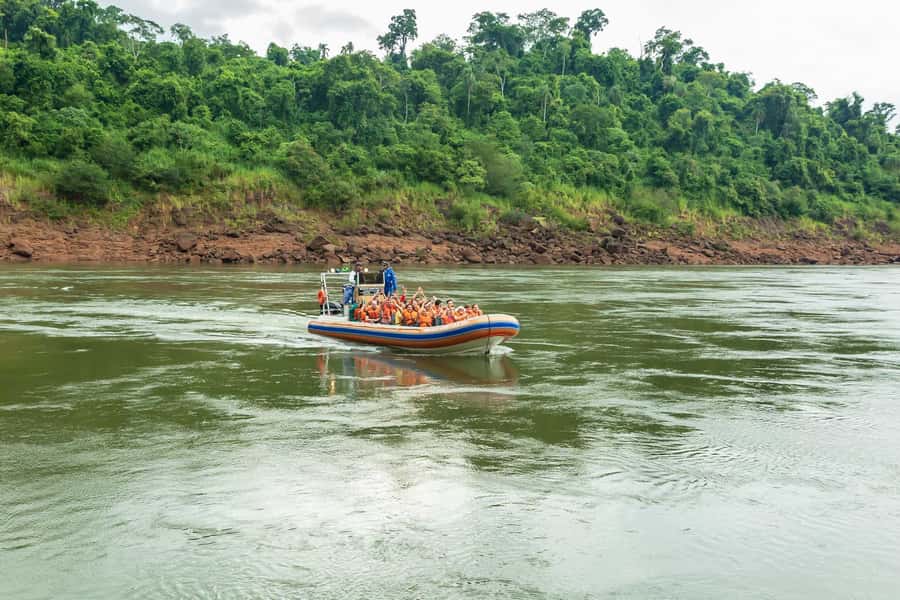 Puerto Iguazu: Iguazu Falls Boat Tour and Gran Aventura - The guide and the organization matter most