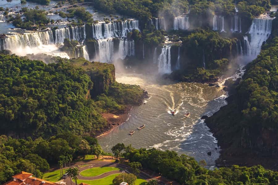 Puerto Iguazu: Iguazu Falls Boat Tour and Gran Aventura - Why the Argentine side feels so different