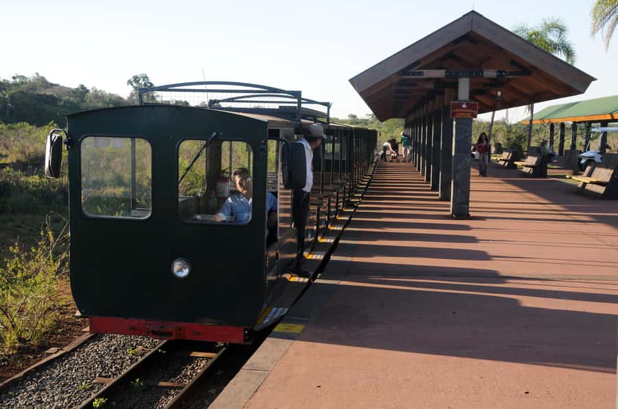 Puerto Iguazu: Iguazu Falls Boat Tour and Gran Aventura - Starting at the visitor center and taking the train