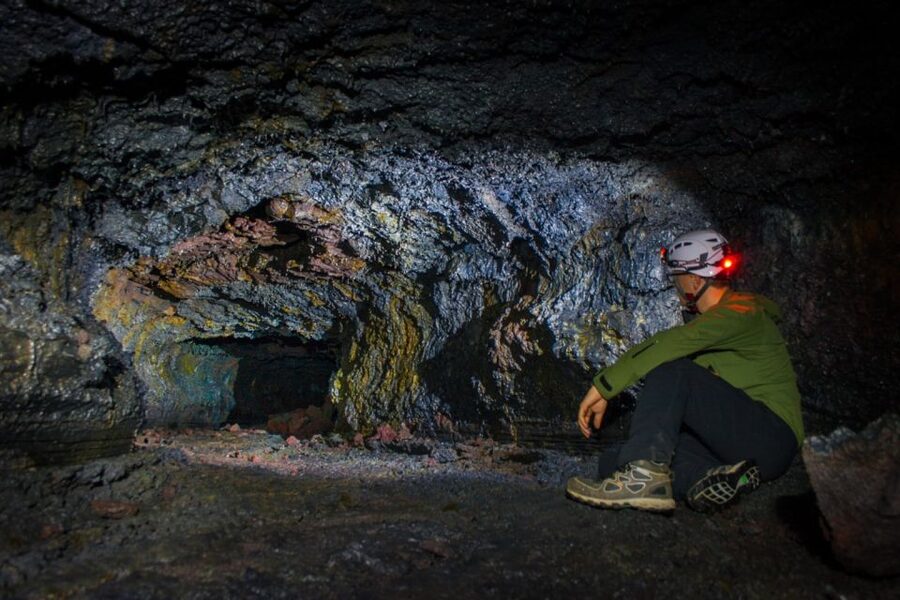 Raufarhólshellir: Lava Falls Adventure Tour - Why the guides matter