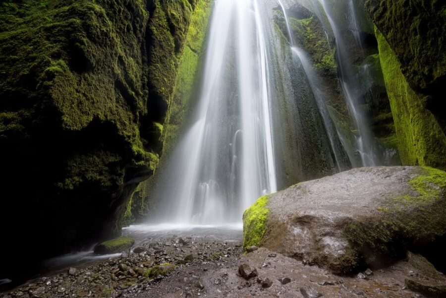 Reykjavík: 2-Day Tour with Icebergs, Glaciers & Waterfalls - Hofskirkja and Fjadrargljufur canyon