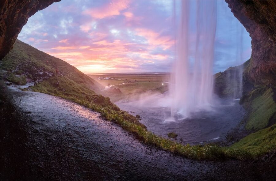 Reykjavík: Epic South Coast Tour - Waterfalls & Black Beach - Seljalandsfoss and Gljúfrabúi