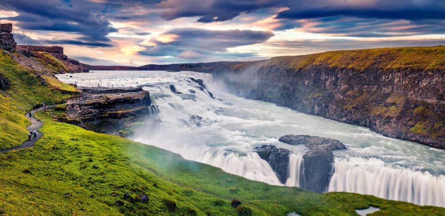Reykjavik: Golden Circle & Waterfalls in Chinese冰岛黄金圈中文一日团 - Geysir shows Iceland’s ground at work