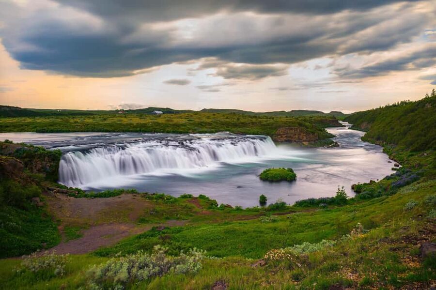 Reykjavik: Golden Circle & Waterfalls in Chinese冰岛黄金圈中文一日团 - Þingvellir connects geology and Icelandic history