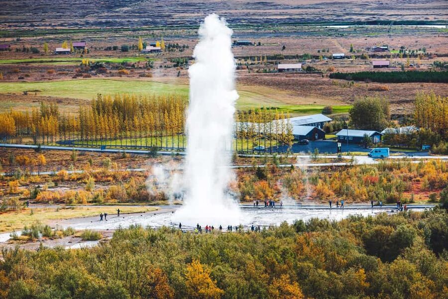 Reykjavik: Golden Circle & Waterfalls in Chinese冰岛黄金圈中文一日团 - The coach makes a long day easier