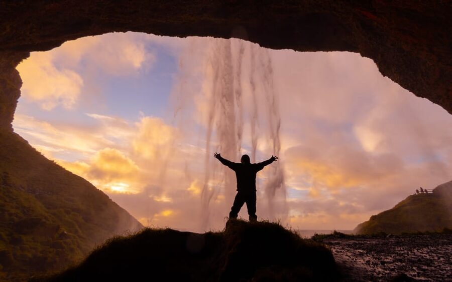 Reykjavík: Iconic Glacier Hike, South Coast & Waterfalls - What the guide adds to the day