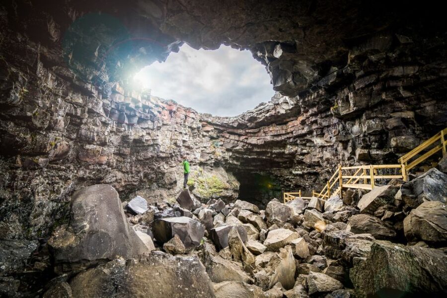 Reykjavik: Lava Cave, Hot Springs, Horses & Waterfalls Tour - Deildartunguhver and the force of geothermal heat