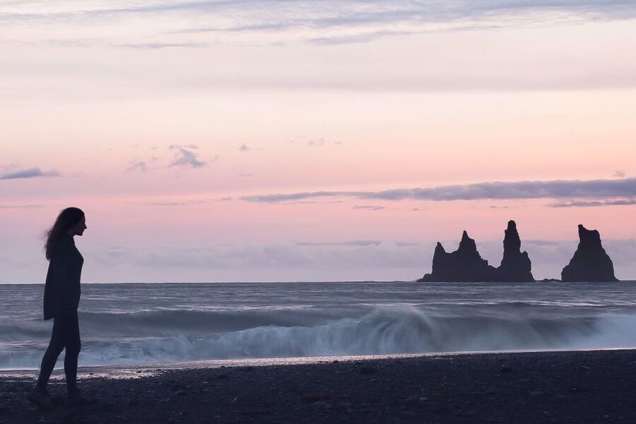 Reykjavík: South Coast Waterfalls, Black Sand & Glacier Tour - Lunch and a short pause in Vík