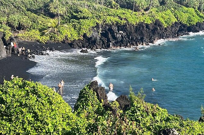 Road To Hana Black Sand Beach Waterfalls & Turtles Tour - Why the Road to Hana works better with a driver