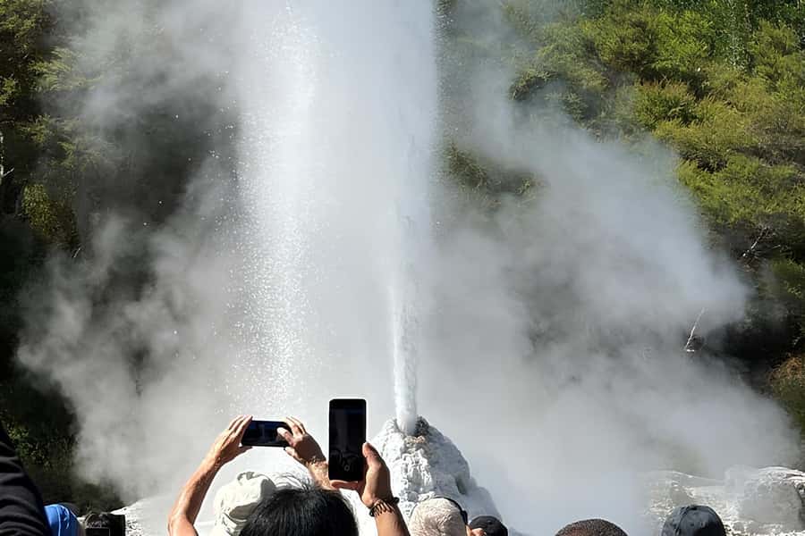 Rotorua & Taupo DayTour Waiotapu & Huka Falls from Auckland - Why this Auckland day trip works