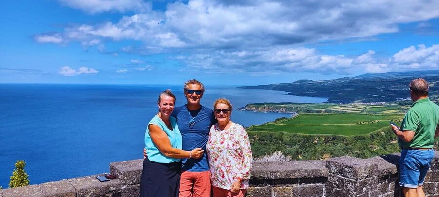 São Miguel: Majestic North Tour (Waterfalls w/Lunch) - Two tea stops, two different sides of São Miguel