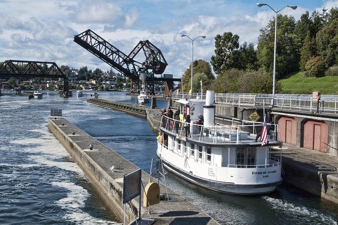 Seattle City and Snoqualmie Falls Half-Day Guided Tour - Kerry Park delivers the classic Seattle photograph