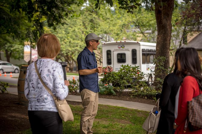 Seattle Wine & Snoqualmie Falls Highlights Tour - What the vehicle and group size mean