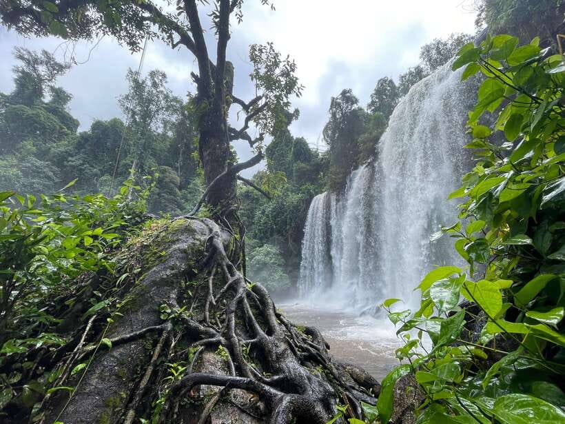 Siem Reap: Beng Mealea, Banteay Srei & Kulen Waterfall Trip - Beng Mealea’s broken stones and jungle atmosphere