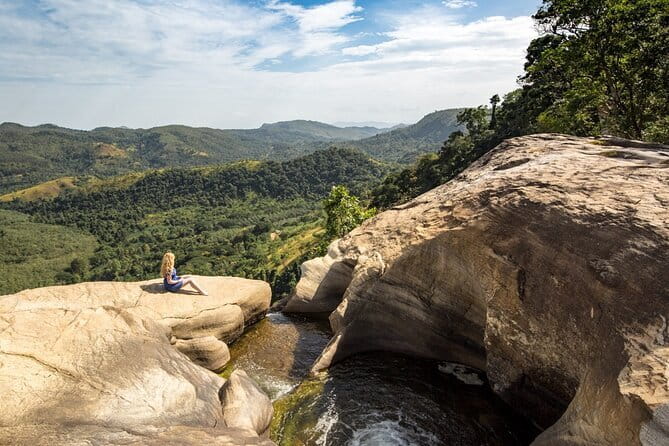 Sightseeing tour Ella & Diyaluma waterfall by car - Diyaluma Falls brings the biggest payoff